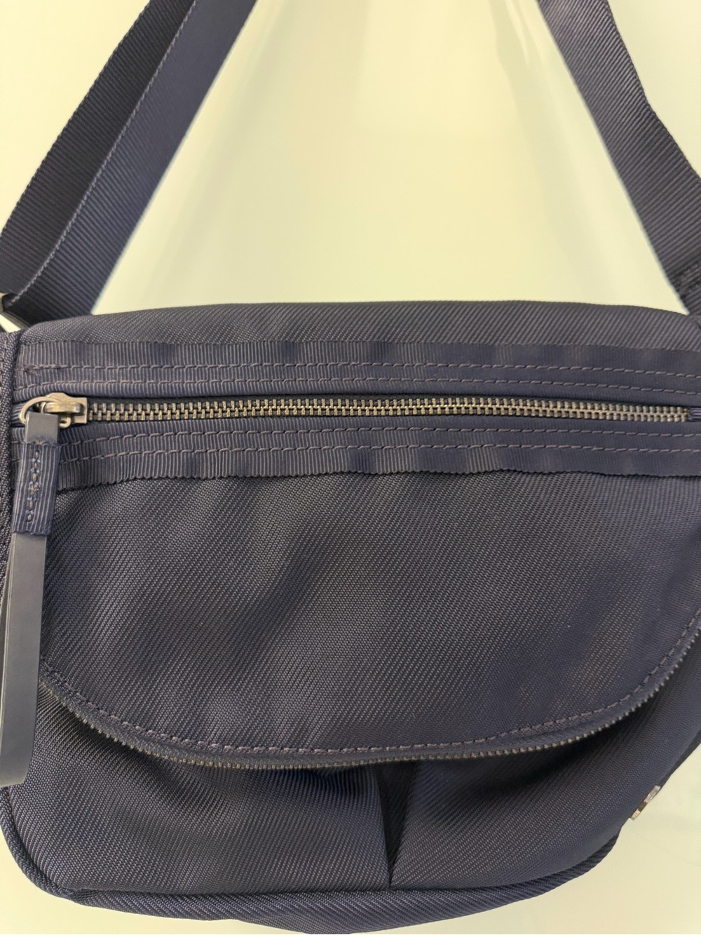lululemon athletica Navy Crossbody Shoulder Bag - Picture 3 of 6